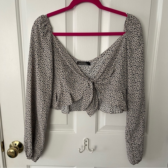 BRAND NEW Front tie top - Picture 2 of 5